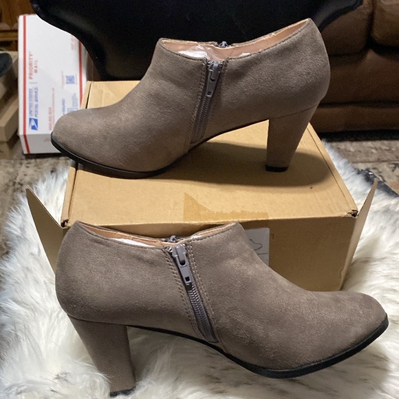 Journee Collection Sanzi Zip Ups Booties Size 8.5 - Picture 2 of 7